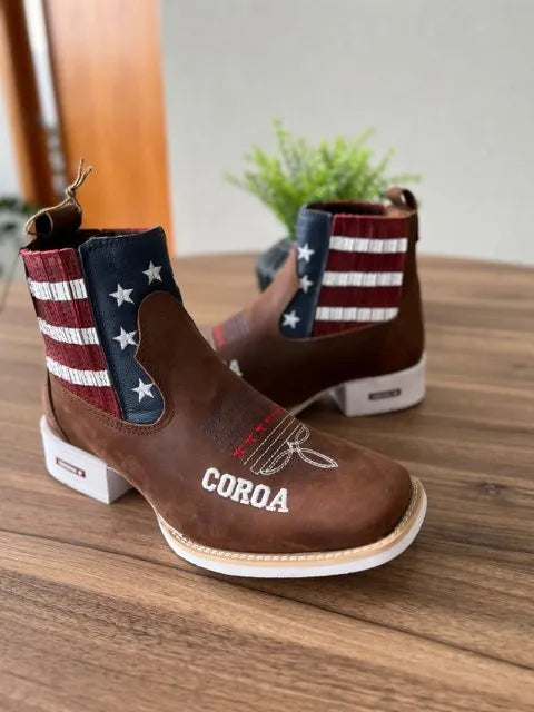 Botina Gustavo - Couro Horse Nescau/ Bordado Americana