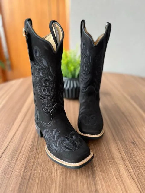 Texana Geovana - Couro Nobuck Preto/Bordado Ramos Preto - Imagem 2