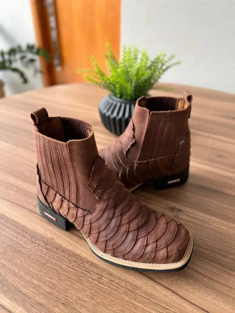 Botina Hugo - Couro Horse Nescau/ Bordado Escamada