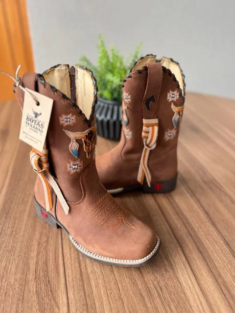 Texana Helena Infantil - Couro Horse Nescau/Bordado Touro 3D Laranja com Trice