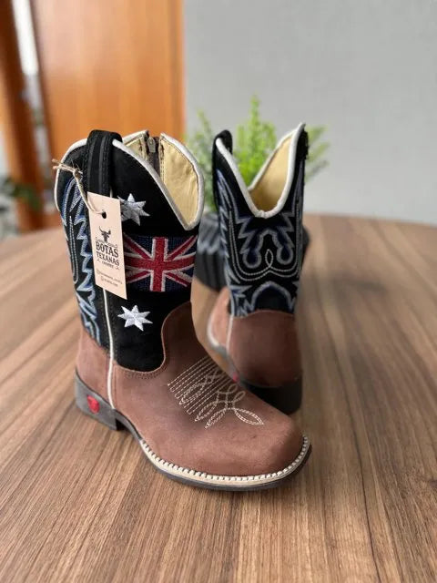 Texana Tom Infantil - Couro Nobuck Preto e Horse Nescau/Bordado Reino Unido - Imagem 3