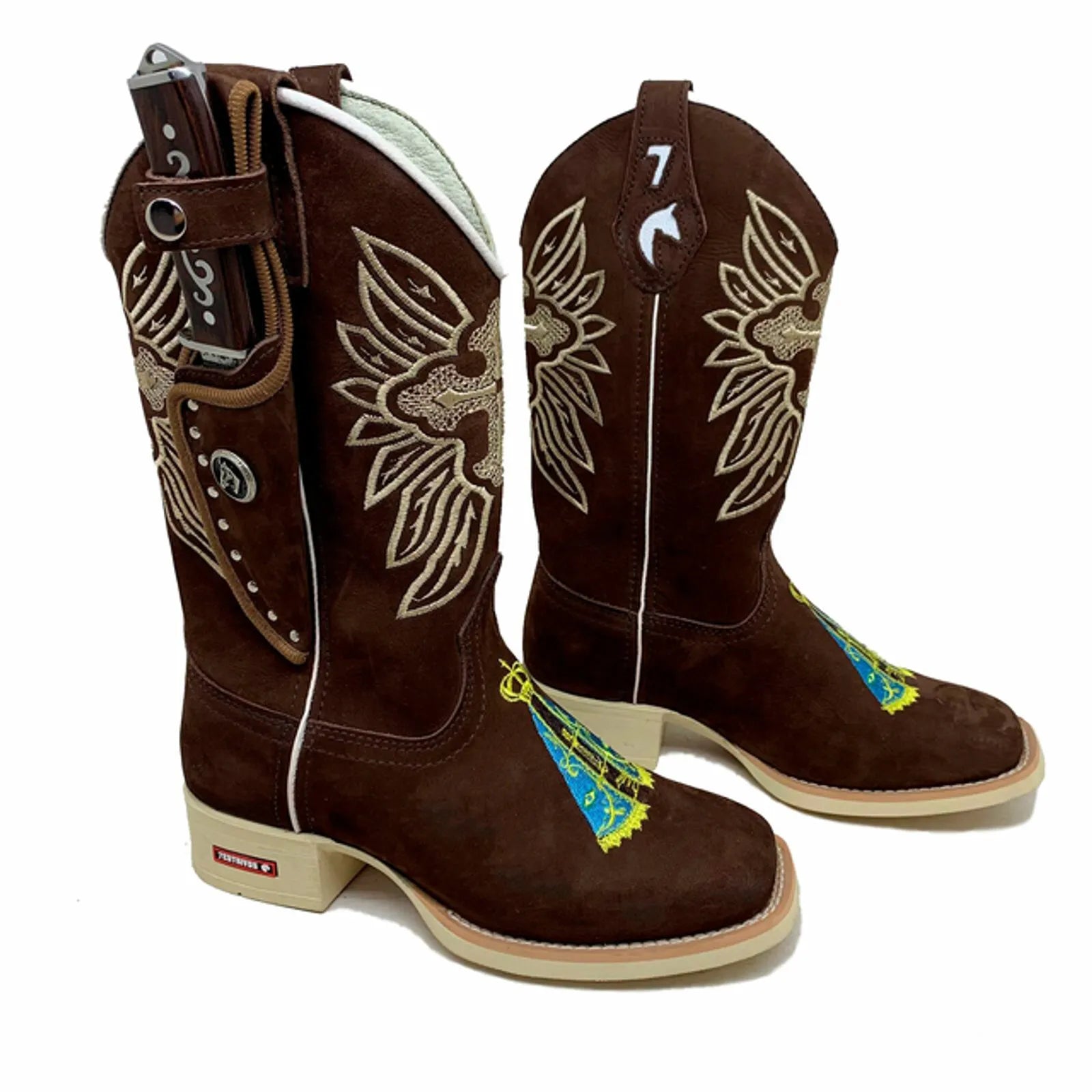 BotaFaca Cristã
- Couro Nobuck Chocolate | Bordados Cruz Bege e Nossa Senhora Tradicional