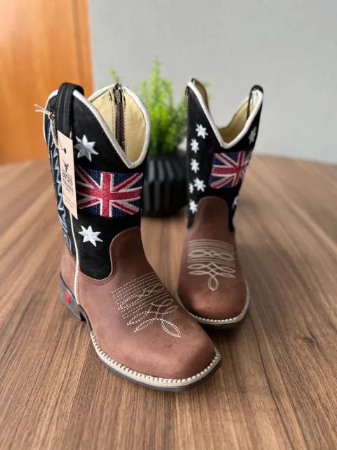 Texana Tom Infantil - Couro Nobuck Preto e Horse Nescau/Bordado Reino Unido - Imagem 2