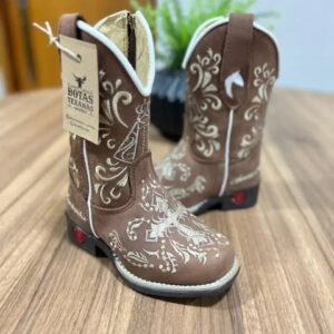 Texana Maria Infantil - Couro Off-Horse Nescau/Bordado Cruz e Padroeira Marrom Ramos Bege