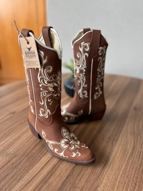 Texana Lis Bico Fino - Couro Horse Nescau/Bordados Lis Mesclado