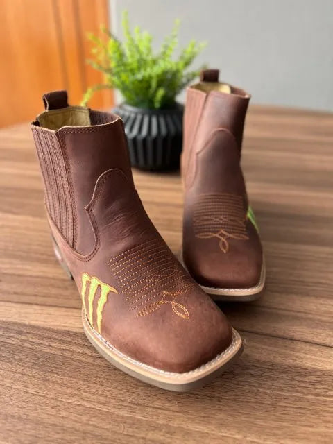 Botina Ruan - Couro Horse Nescau/ Bordado Monster - Imagem 2