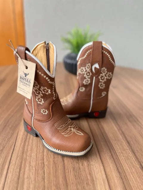 Texana Jordana Infantil - Couro Mustangue/Bordado Flores Bege - Imagem 2