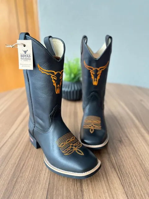 Texana Benício - Couro Látego Preto/ Bordado Touro Laranja - Imagem 2