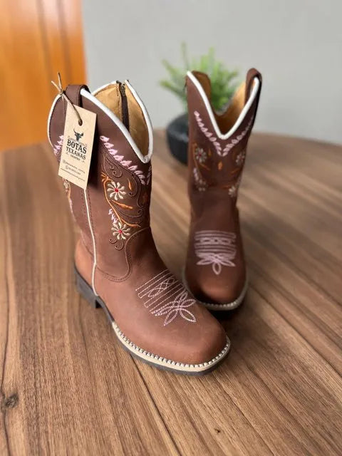 Texana Jade Infantil - Couro Horse Nescau/Bordado Flores Rosa e Bege - Imagem 2