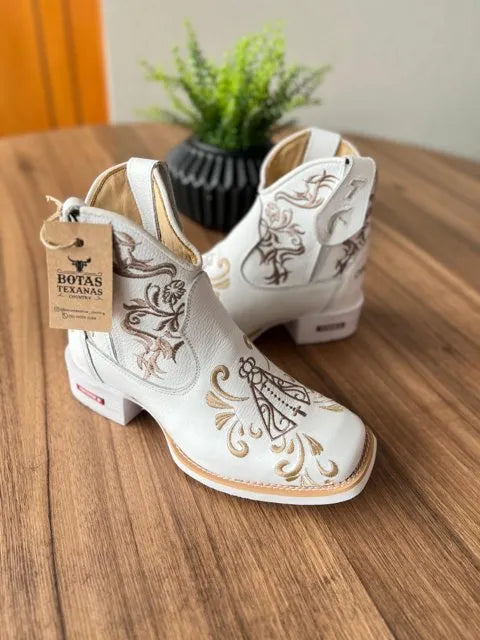 Botina Cano Médio Maria - Couro Floatter Branco/ Bordado Padroeira Marrom e Bege - Imagem 2