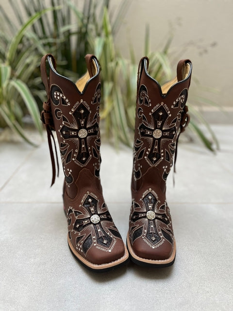 BOTA TEXANA LASER CRUZ BRIDÃO GLITTER PRETO COM METAIS COURO MARROM COM TIRINHAS - Imagem 2