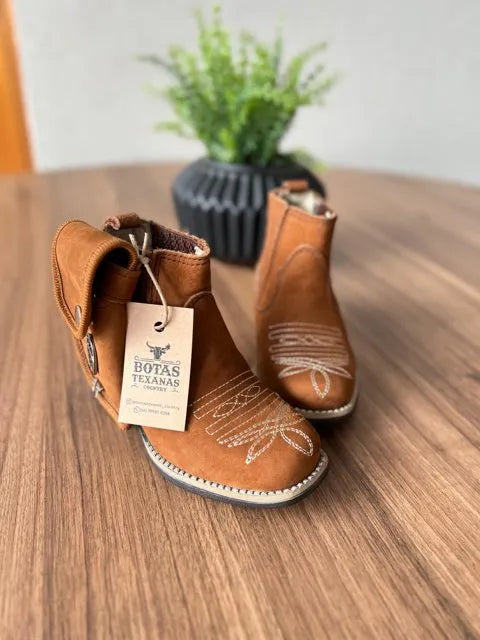 Botina Henry Infantil com kit canivete - Couro Nobuck Castor/Bordado Florão