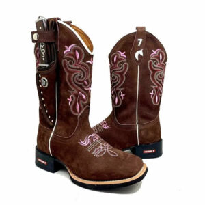 BotaFaca Heloísa
- Couro Nobuck Chocolate | Bordado Rosa Claro