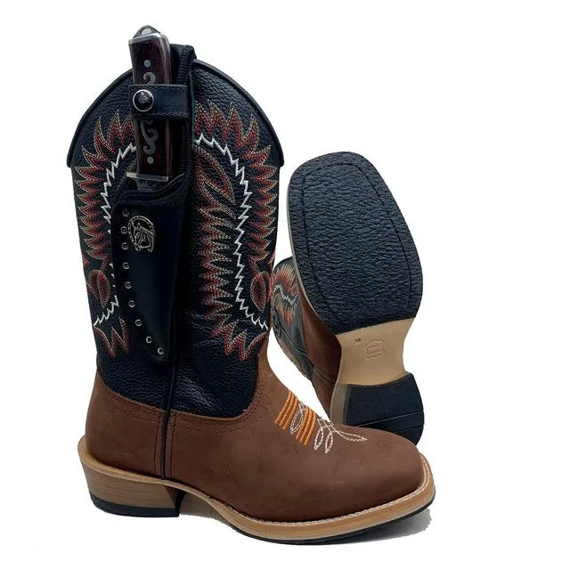 BotaFaca Rústica
- Couro Cano Floater Preto | Couro Gáspea Crazy Horse Nescau | Bordados Vermelho e Ferrugem - Imagem 2