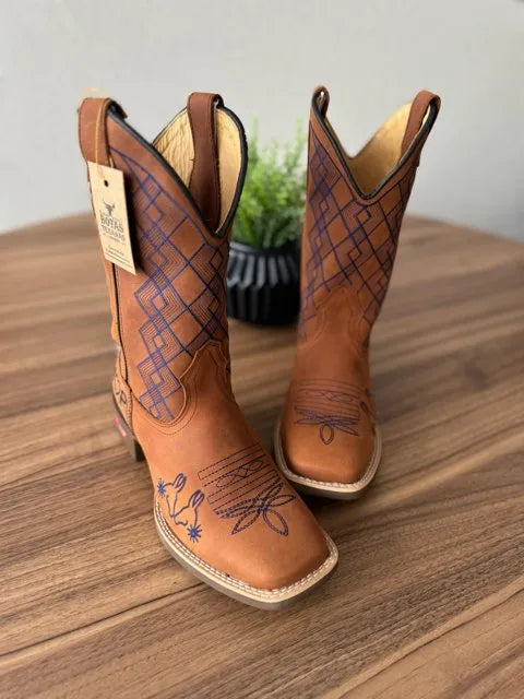 Texana Antônio - Couro Fóssil Havana/Bordado Geométrico Azul Marinho - Imagem 2