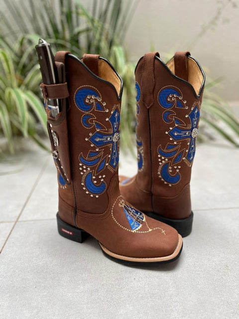 KIT TEXANA BORDADO CRUZ E NOSSA SENHORA AZUL COM METAIS COURO MARROM + BAINHA + FACA