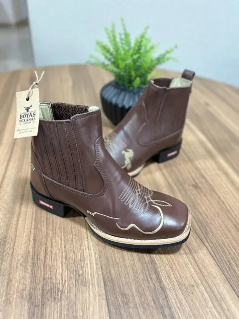 Botina Guilherme - Couro Látego Marrom/ Bordado Violão e Cavalo Bege