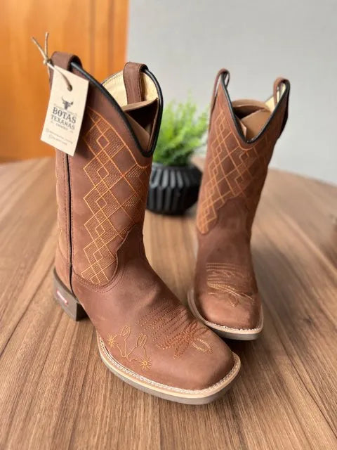 Texana Antônio - Couro Horse Nescau/ Bordado Geométrico Laranja - Imagem 2