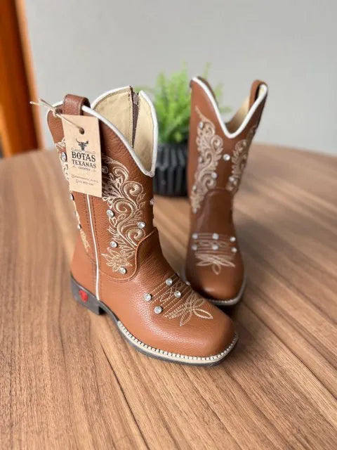 Texana Jessica Infantil - Couro Mustangue/Bordado Ramos Bege com Metais - Imagem 2