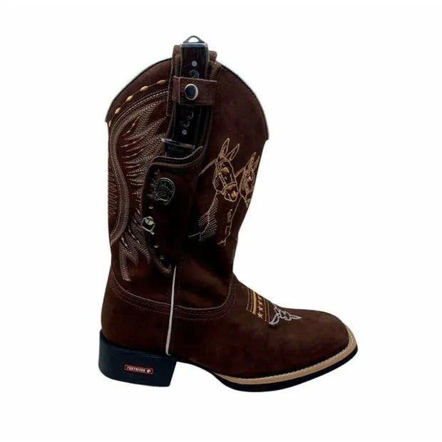 BotaFaca Mulas
- Couro Nobuck Chocolate | Bordado Ferrugem - Imagem 2