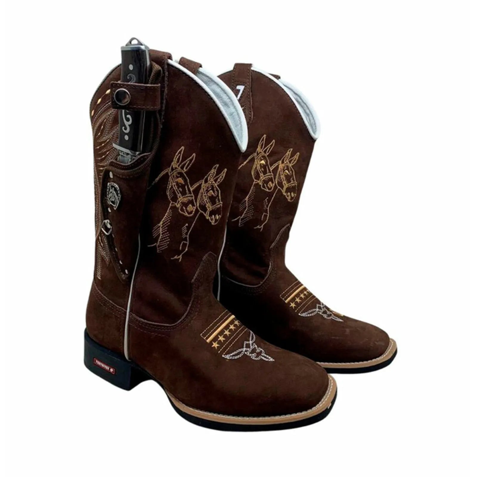 BotaFaca Mulas
- Couro Nobuck Chocolate | Bordado Ferrugem