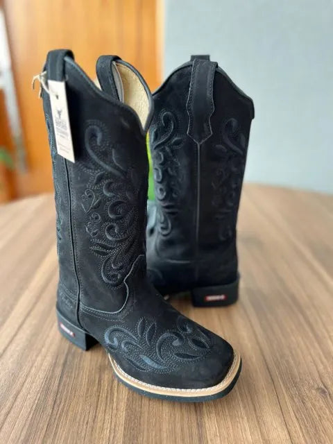 Texana Geovana - Couro Nobuck Preto/Bordado Ramos Preto