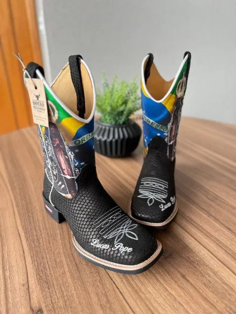 Texana Lucas - Couro Tilápia Preto/Estampa Padroeira - Imagem 2