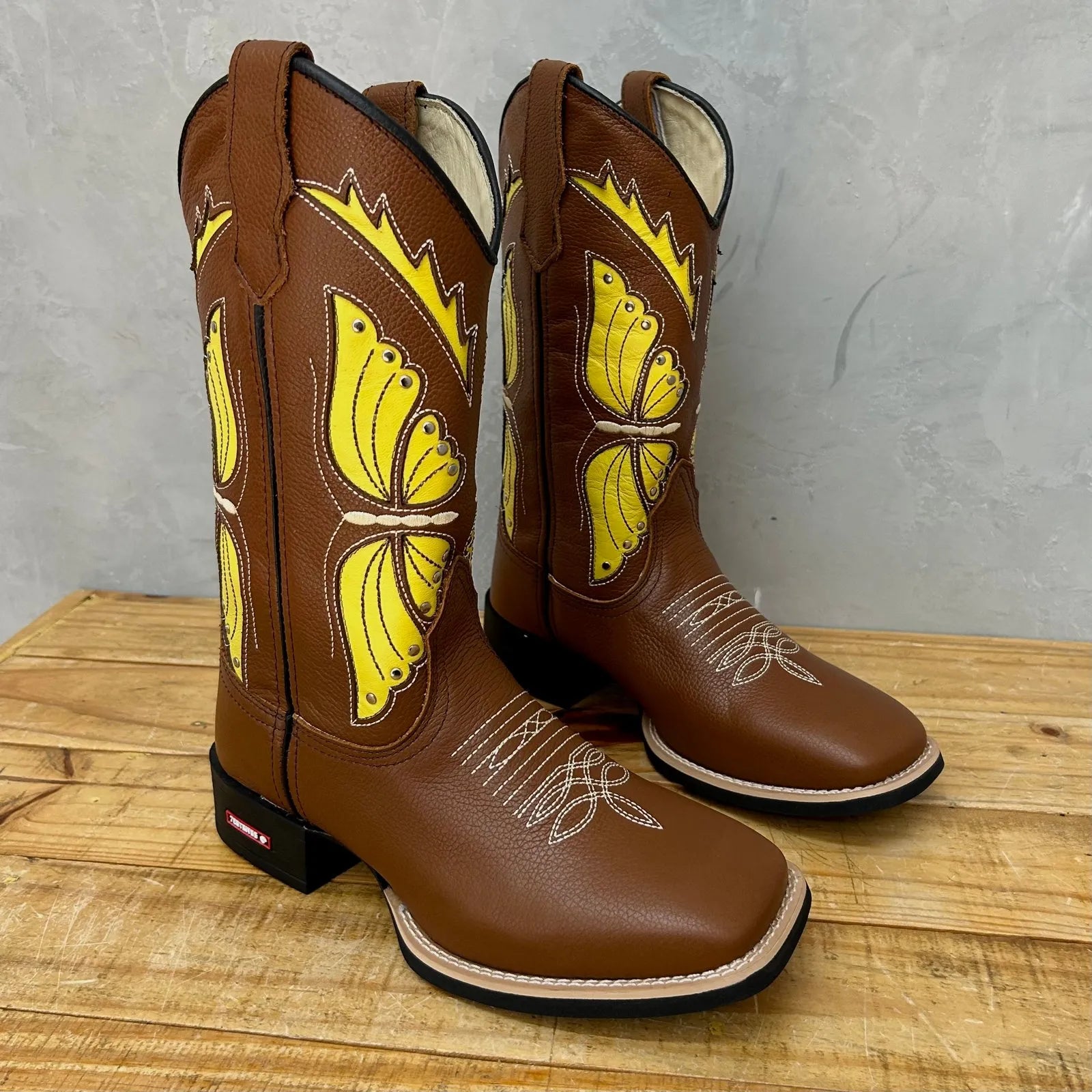 Texana Borboleta 2.0 - Couro Floater Mustang | Recorte Borboleta Couro Floater Amarelo