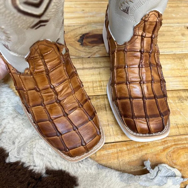 BotaFaca Bruto
- Couro Cano Napa Flay Bege | Couro Gáspea Latego Mostarda Estilizado em Dinossauro | Bordado Bege e Marrom - Imagem 4