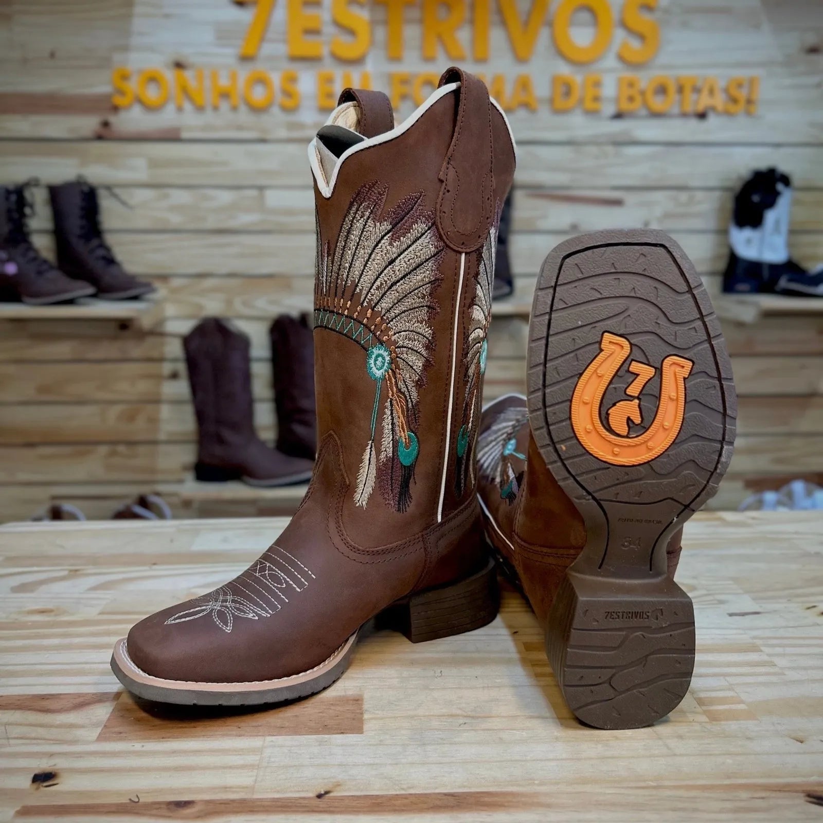 Texana Cocar Feminina 2.0 - Couro Crazy Horse Nescau | Bordados Bege e Verde - Imagem 4