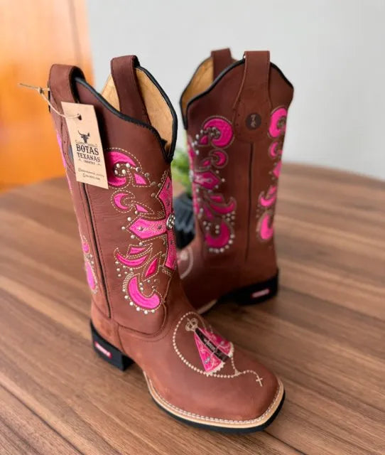 Texana Amora - Couro Horse Nescau/Bordado Cruz e Padroeira Rosa/Metais