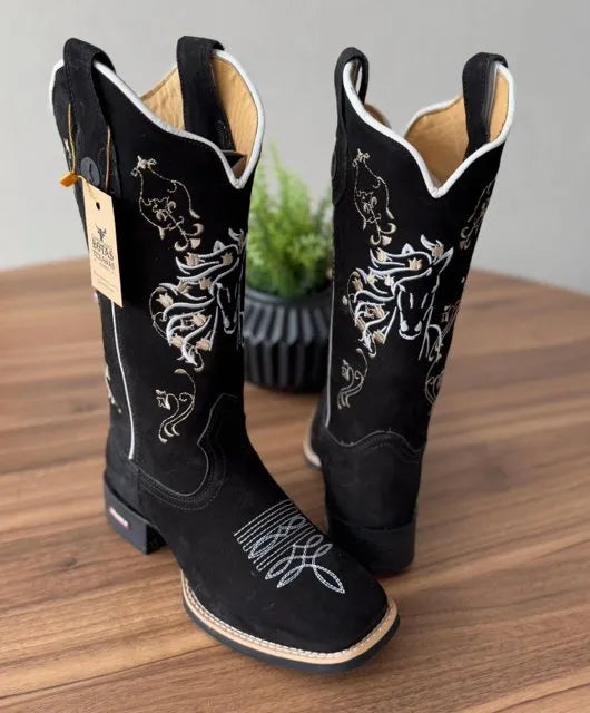 Texana Julia - Couro Nobuck Preto/Bordado Cavalo Branco - Imagem 3