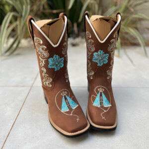 BOTA TEXANA BORDADO FLOR E NOSSA SENHORA AZUL CLARO COURO MARROM