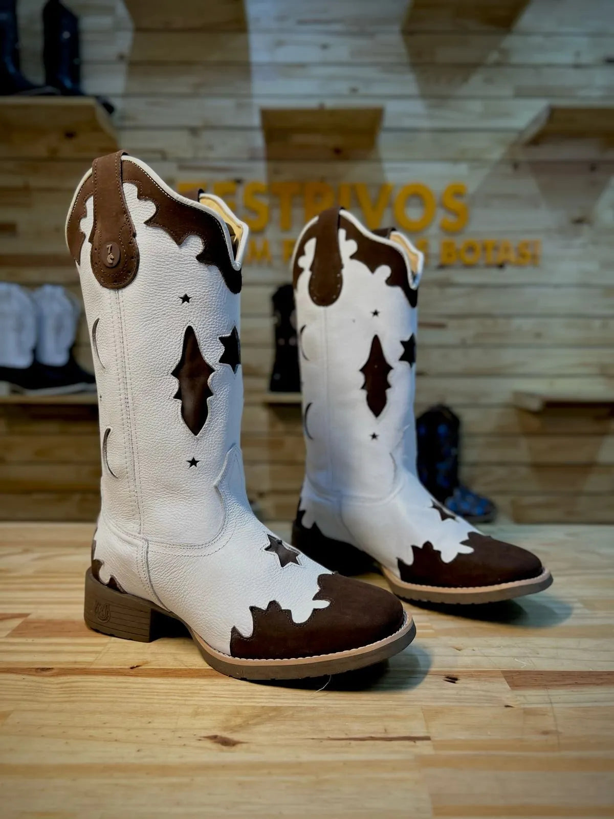 Texana Galaxia / Couro Floater Branco / Couro Nobuck Chocolate